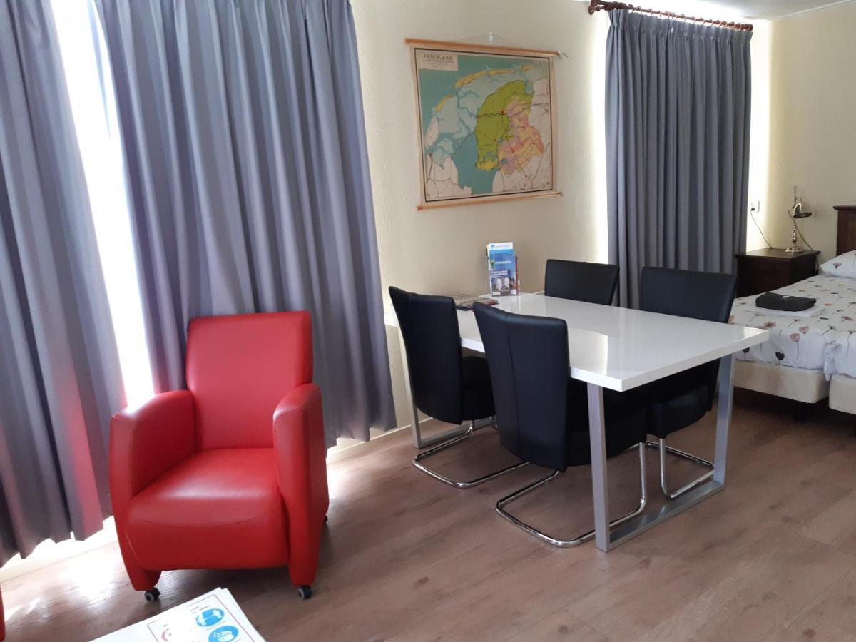 Logement 'De Witte Klok' Aparthotel Oude Bildtzijl Luaran gambar